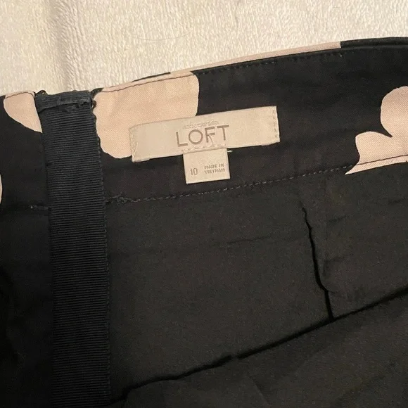 LOFT Black and Cream Floral Pencil Skirt - Picture 2 of 3